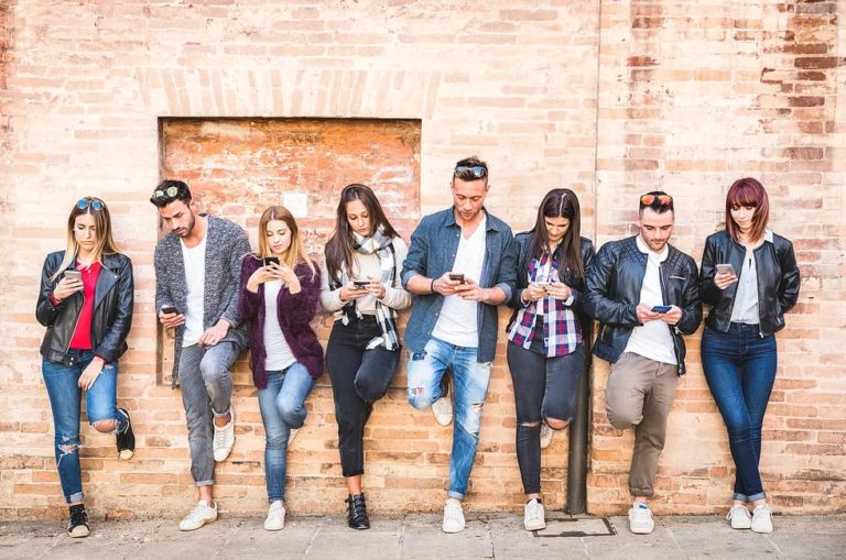 Gruppe beim Likes kaufen und Follower kaufen